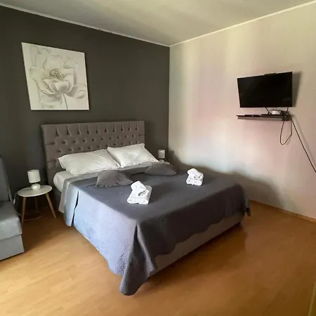 Apartment Apartments With A Parking Space Trogir - 12152