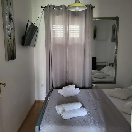 Apartment Apartments With A Parking Space Trogir - 12152 Trogir